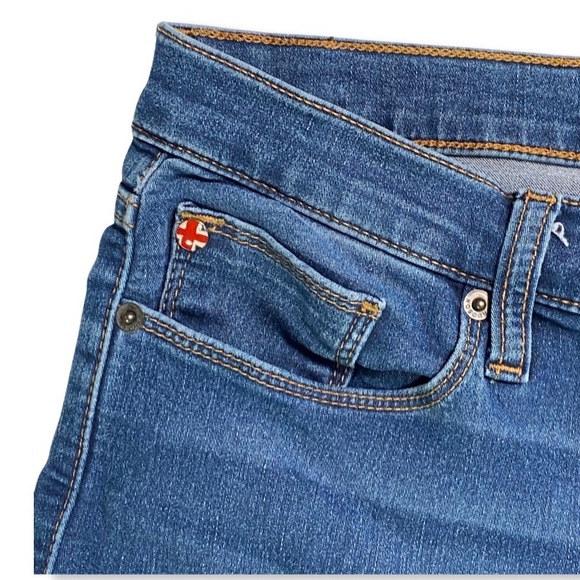Hudson Natalie Super Skinny, Raw Hem Medium Wash Jeans. Classic 5-Pocket Style - Picture 5 of 16